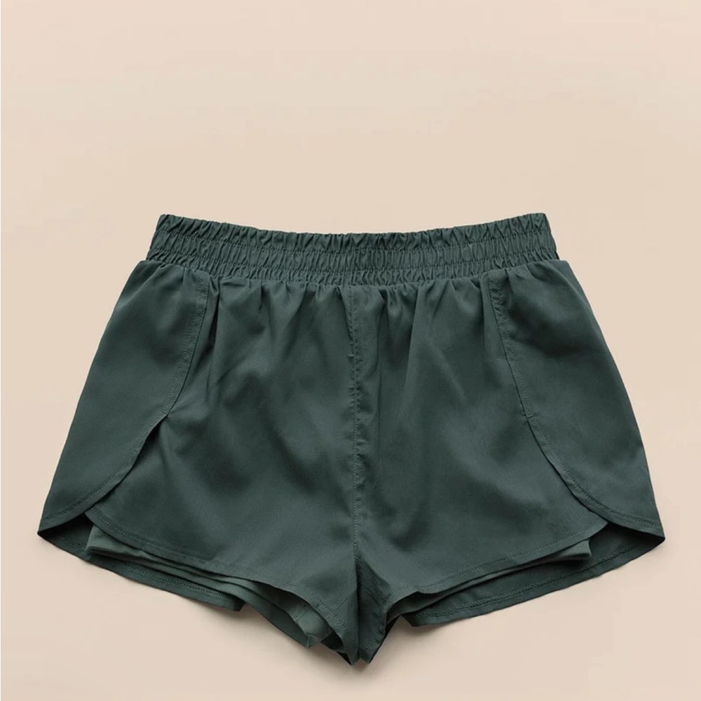 NWT Girlfriend Collective Trail Short in Moss, size small